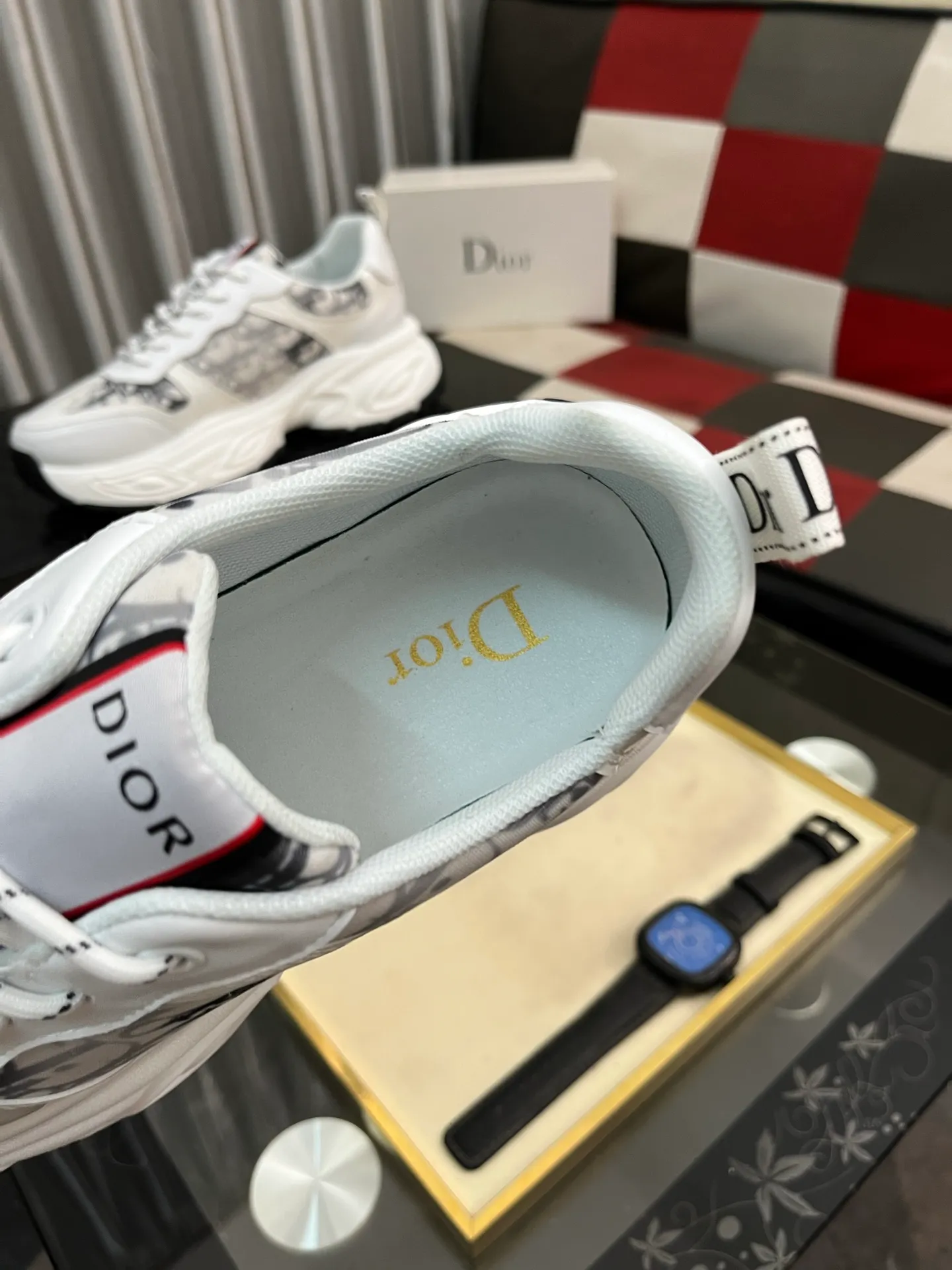 Men's men's shoes 💰458⌚️⌚️Dior's new 🆕low-cut casual sneakers, made of breathable mesh, with brand signature details on the shoe collar to enhance style. Fashionable and versatile, it can complement any look. With a sophisticated design that is both dynamic and modern, this new must-have shoe adds a new dimension to Dior's legacy, displaying modern elegance. Men's shoes 38-44 2️⃣ colors available